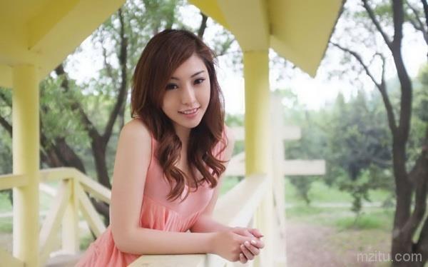 甜美萌妹子透视白衬衫诱惑美女图(7)(点击浏览下一张趣图)