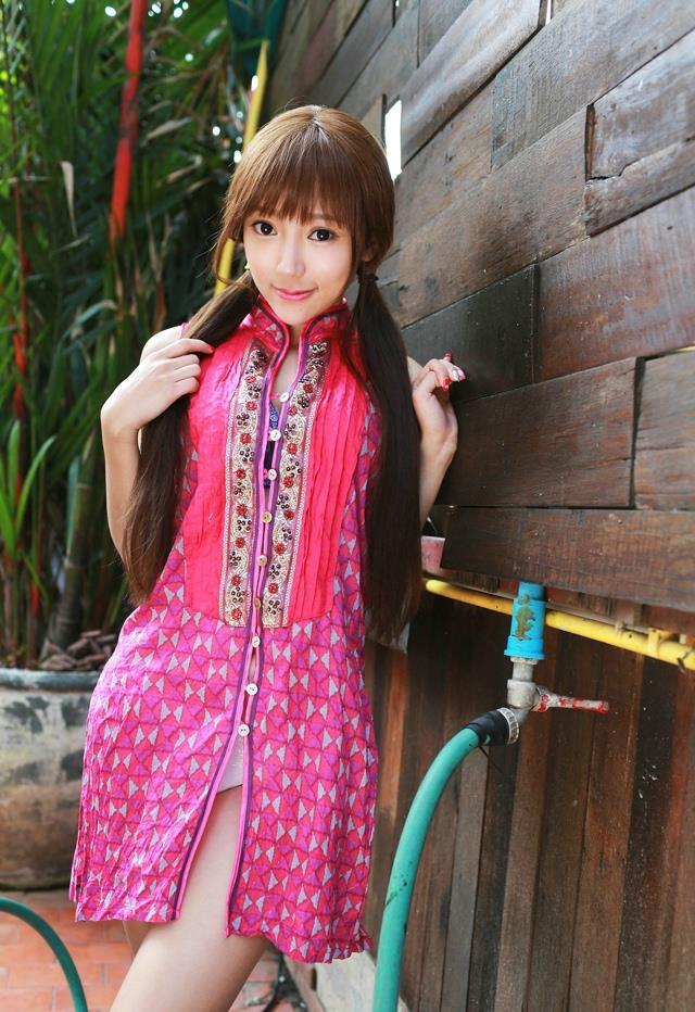 性感嫩模王馨瑶异域风情翘臀美女图(2)(点击浏览下一张趣图)