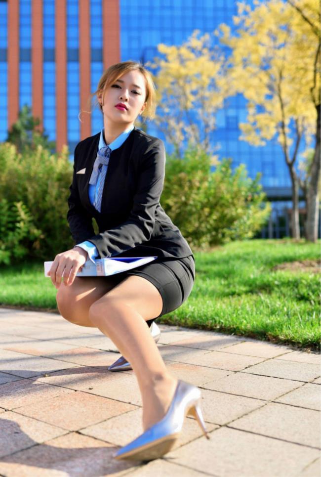 OL制服诱惑优雅职业装翘臀长腿女秘书(9)(点击浏览下一张趣图)