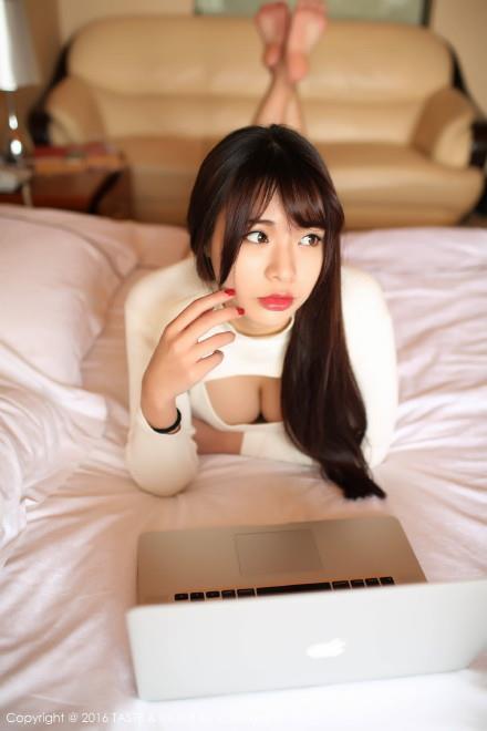 哈妮HaaNi大胸女神极致诱惑生活照(7)(点击浏览下一张趣图)