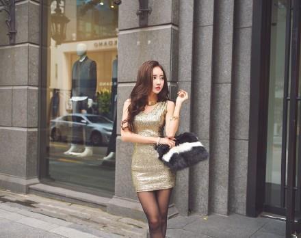 性感美女前凸后翘黑丝美腿极品诱惑写真(2)(点击浏览下一张趣图)