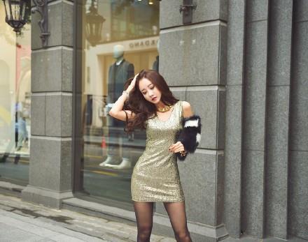 性感美女前凸后翘黑丝美腿极品诱惑写真(4)(点击浏览下一张趣图)