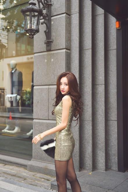 性感美女前凸后翘黑丝美腿极品诱惑写真(8)(点击浏览下一张趣图)