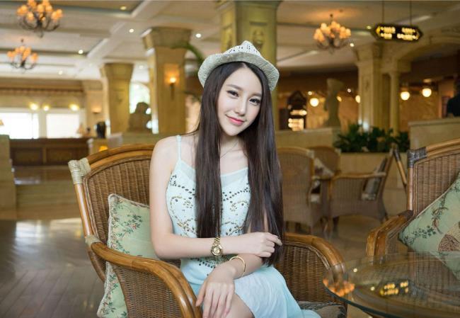 刘奕宁Lynn白色裙子优雅妩媚气质长发女神(4)(点击浏览下一张趣图)