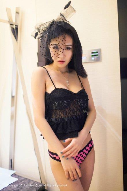 性感美女酥胸隐现私房黑色诱惑写真(点击浏览下一张趣图)