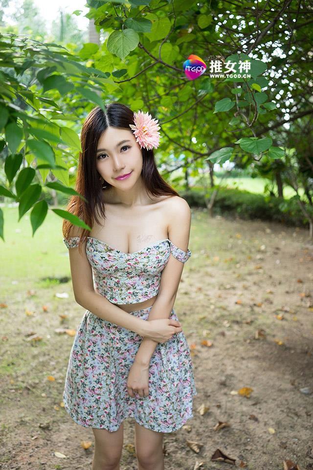 推女神绮里嘉Ula碎花裙清纯写真惹人怜爱图片(点击浏览下一张趣图)