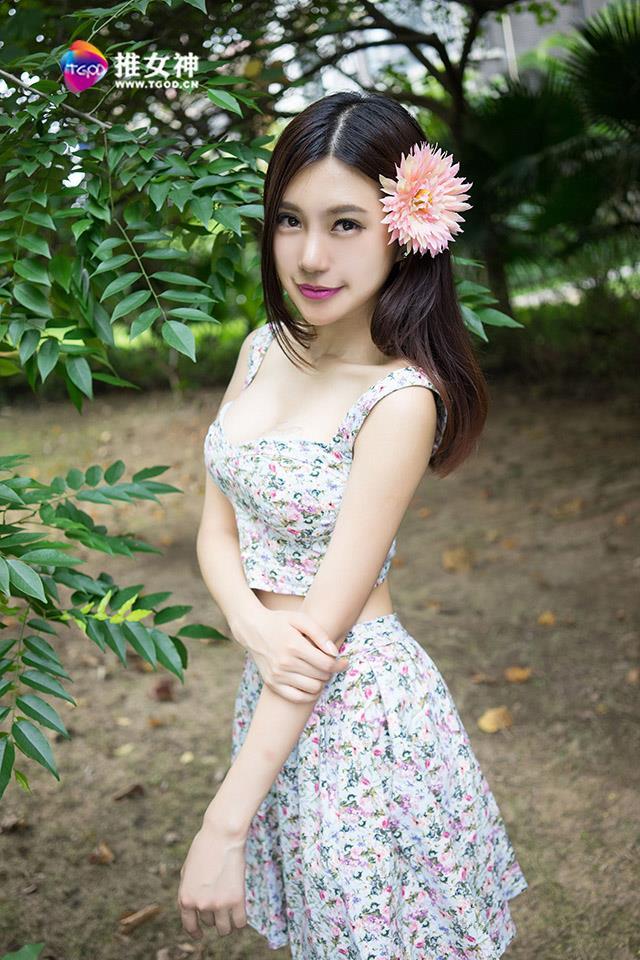 推女神绮里嘉Ula碎花裙清纯写真惹人怜爱图片(2)(点击浏览下一张趣图)