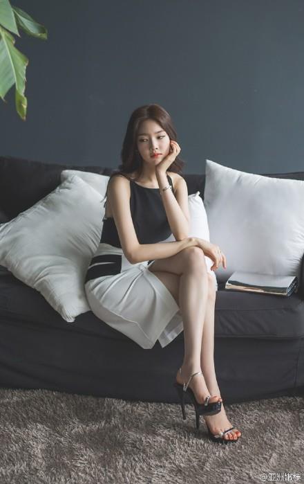 性感知性OL美女诱惑迷人写真私房照(3)(点击浏览下一张趣图)