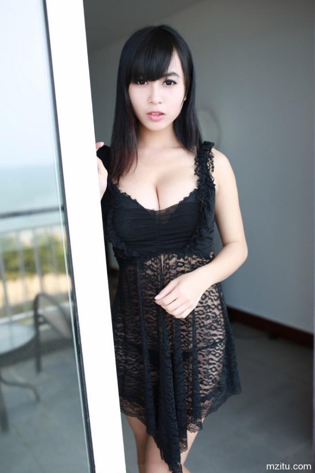 性感美女黄可黑丝透视装诱人私房照(2)(点击浏览下一张趣图)