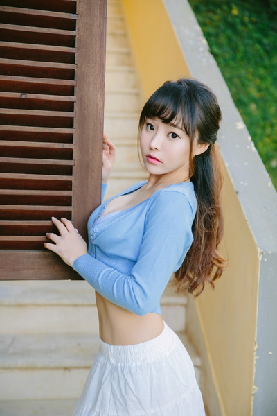 胡玲囗交全套高清图片 校长艳照门全套图片下载(2)(点击浏览下一张趣图)