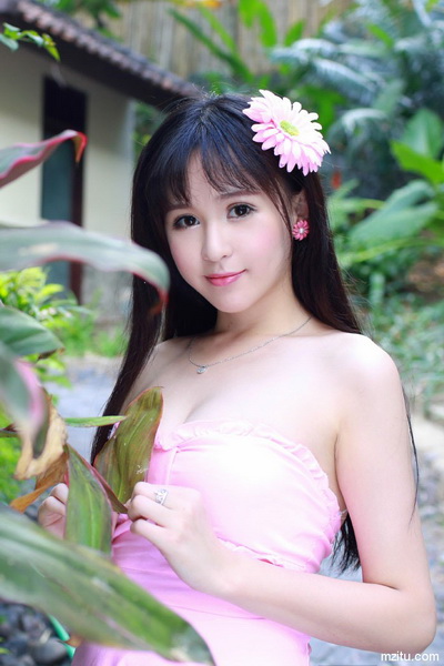 胡玲囗交全套高清图片 校长艳照门全套图片下载(3)(点击浏览下一张趣图)