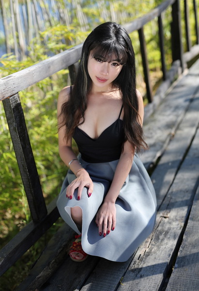 乔枫杨丽李婷梦之神境 李婷班公室内涵图片 我在办公室的那点情事(3)(点击浏览下一张趣图)