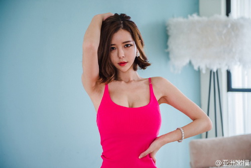 少女初次12p 这少女水真多12p 刚发育的少女12p(点击浏览下一张趣图)