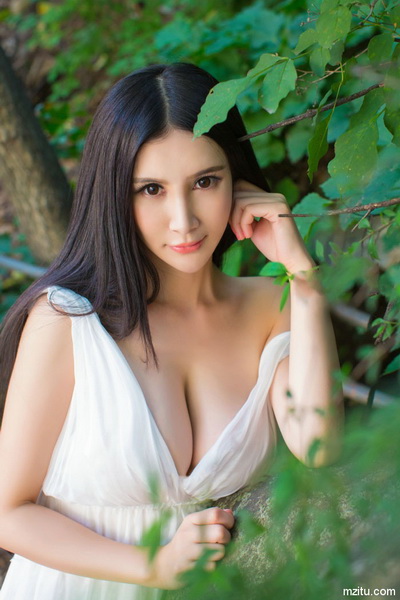 把一个初中女生给玩了h 初中萝莉控福利h动态图(3)(点击浏览下一张趣图)