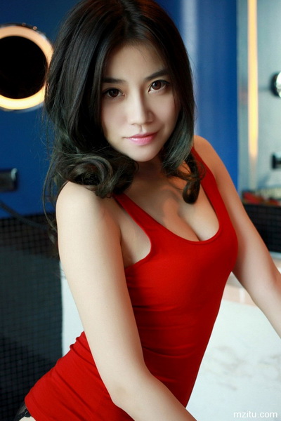 俄罗斯美女柔软尴尬图片欣赏 俄金发美女全图 玩枪金发美女照片(2)(点击浏览下一张趣图)