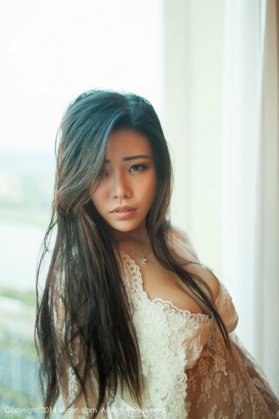 乳房的形状图片大全 乳房的形状分为哪几种 乳房真实图(2)(点击浏览下一张趣图)