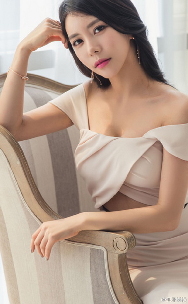 女性乳房实物图 乳房的种类图片 大胸女人挤公交图片 (8)(点击浏览下一张趣图)