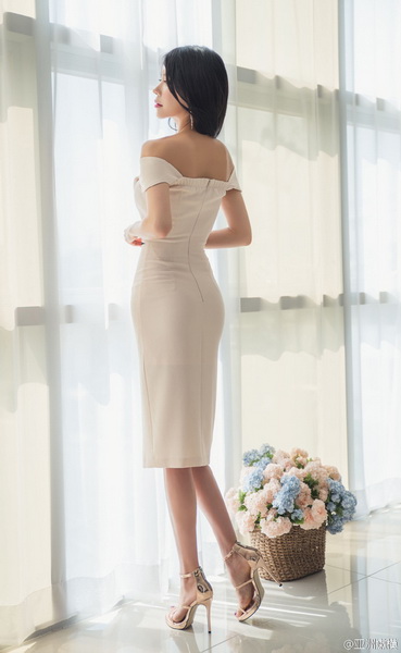 女性乳房实物图 乳房的种类图片 大胸女人挤公交图片 (10)(点击浏览下一张趣图)