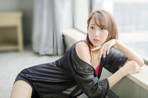 口咬啪啪动态图片大全：口连图真人 口动态jfp图片(2)(点击浏览下一张趣图)
