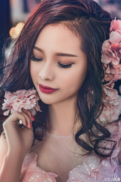 美女大胆展阴照片 阴口人艺西西人艺体图片大胆 露私阴人艺体艺术(点击浏览下一张趣图)