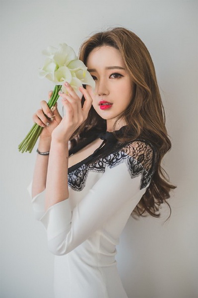 手机里妈妈照片附图片 340岁女丝袜照 (点击浏览下一张趣图)