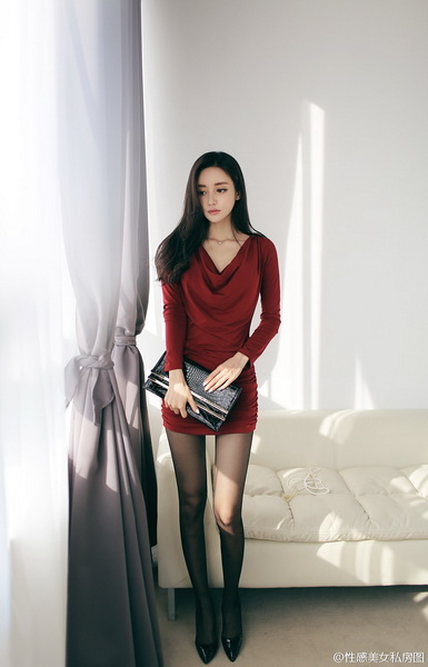 第一次潮喷18p 女教师潮喷在线播放 性感女教师紧身诱惑(4)(点击浏览下一张趣图)