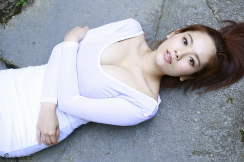 美女和帅哥在床上玩b 美女和帅哥强吻脱身组图欣赏(4)(点击浏览下一张趣图)