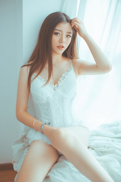 女人艺术照图片 女人体写生素描美女的奶奶图片(5)(点击浏览下一张趣图)