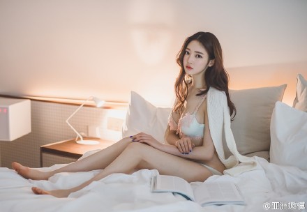 女孩子的胸部图片欣赏 12岁女孩胸部图片欣赏(4)(点击浏览下一张趣图)