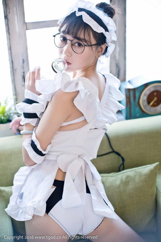 中关村丽人外拍图片 下雨天外拍美女 秋天模特外拍图片(点击浏览下一张趣图)