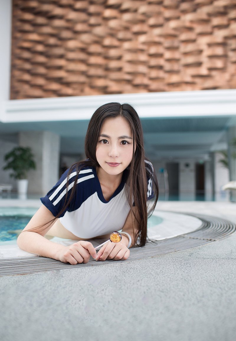 长腿美女丰乳翘臀性感诱惑写真(6)(点击浏览下一张趣图)