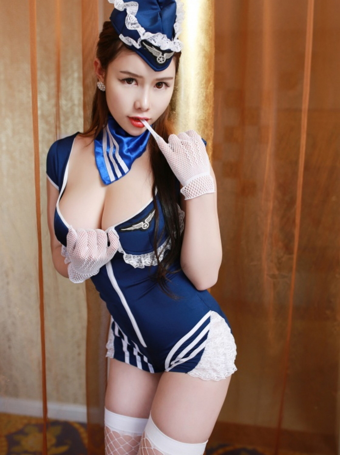 于姬女神花样制服诱惑大尺度性感写真二(5)(点击浏览下一张趣图)