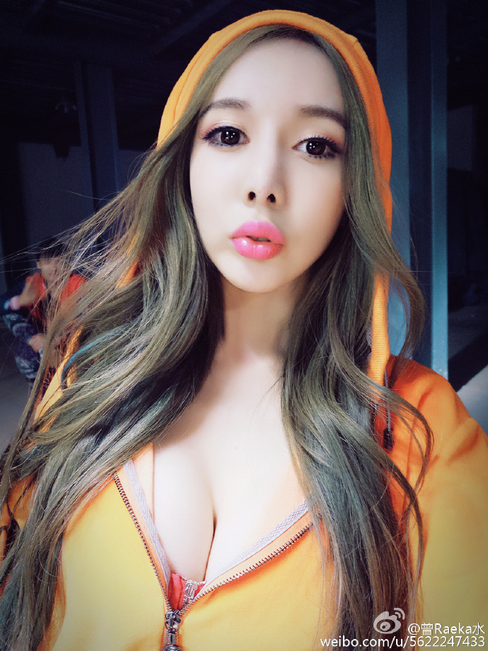 大胸美女极品性感自拍生活照(8)(点击浏览下一张趣图)
