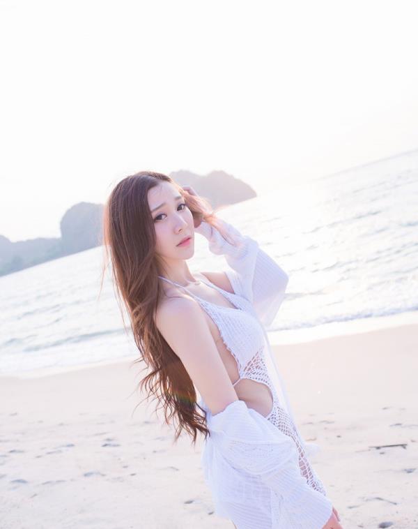 模特美女海边比基尼性感唯美写真(2)(点击浏览下一张趣图)