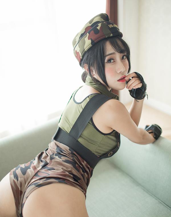 巨乳翘臀美女军旅制服诱惑性感写真一(6)(点击浏览下一张趣图)