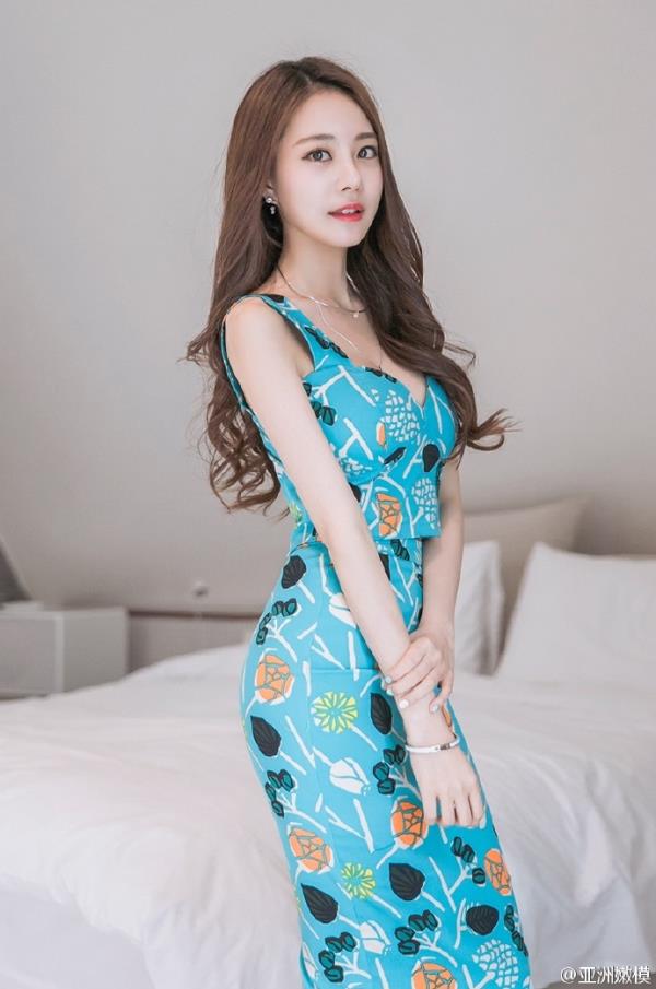 气质女神蓝色连衣裙诱惑私房写真照(点击浏览下一张趣图)