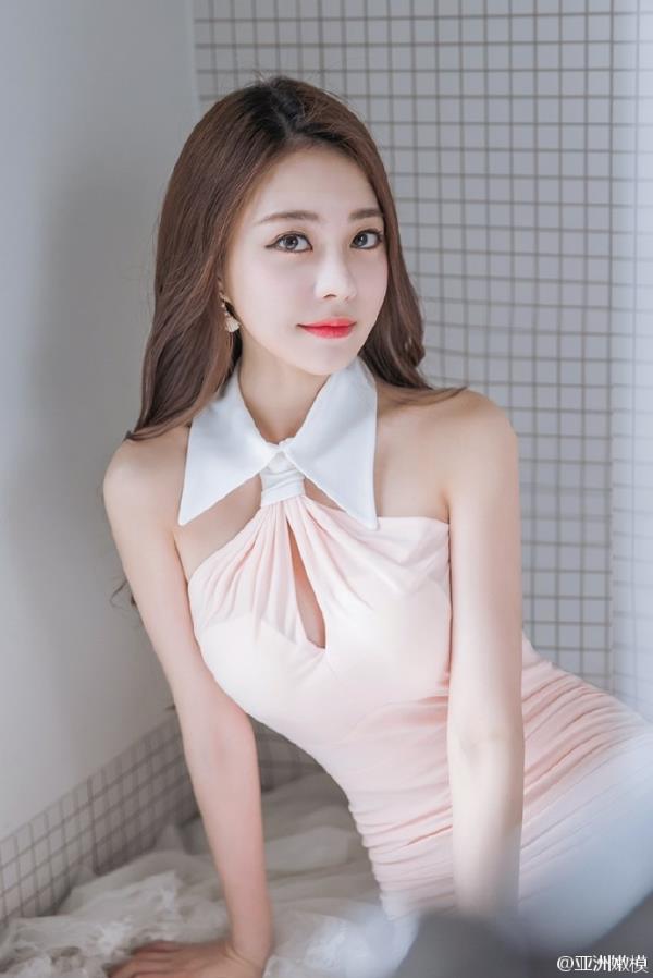 粉色连衣裙性感气质美女OL写真集(5)(点击浏览下一张趣图)