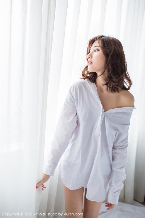 性感白衬衫美女诱惑居家生活照图片(点击浏览下一张趣图)