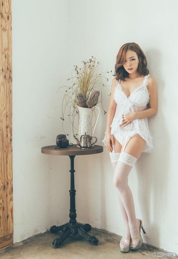 性感内衣美女私房诱惑高清图片(2)(点击浏览下一张趣图)