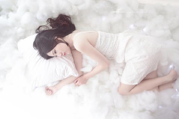 长发白衣清新气质美女写真照第二辑(7)(点击浏览下一张趣图)