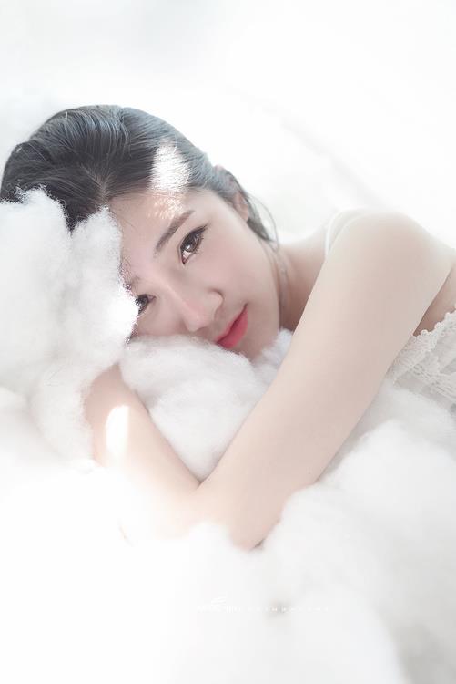 长发白衣清新气质美女写真照第二辑(9)(点击浏览下一张趣图)