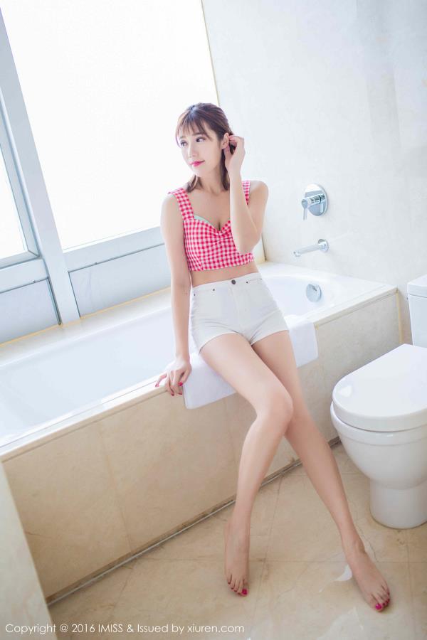 长腿女神私房美腿蛮腰性感写真(3)(点击浏览下一张趣图)