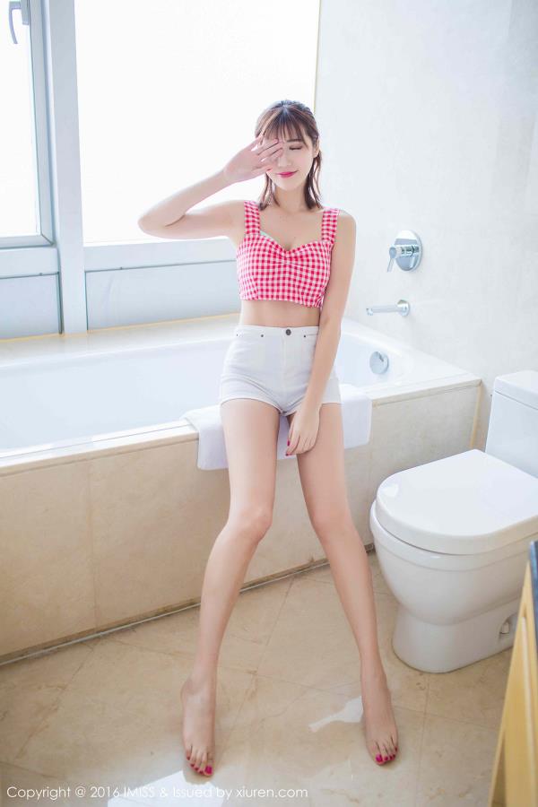 长腿女神私房美腿蛮腰性感写真(4)(点击浏览下一张趣图)