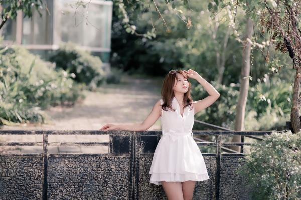 极品大胸美女高清写真图片第三辑(3)(点击浏览下一张趣图)