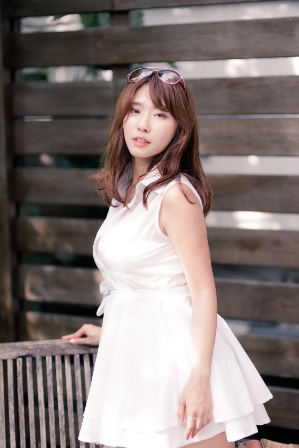 极品大胸美女高清写真图片第一辑(10)(点击浏览下一张趣图)