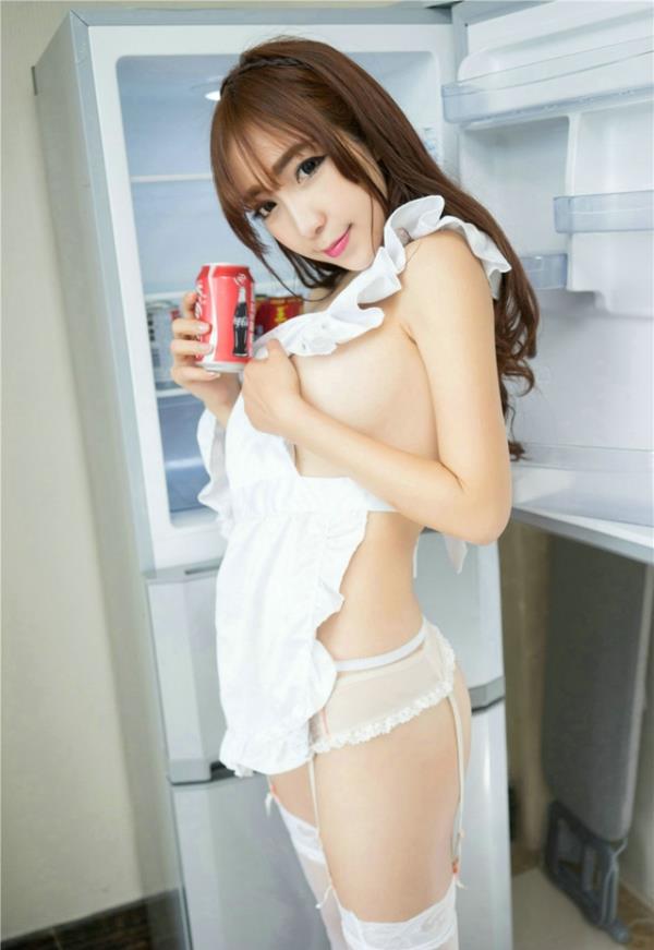 巨乳美女黄歆苑可爱厨娘装演绎性感诱惑(点击浏览下一张趣图)