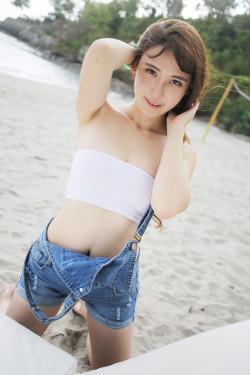 熊吖BOBO甜美可爱大胆旅拍第一辑(点击浏览下一张趣图)