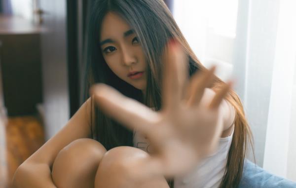 可乐Vicky甜心萝莉家居性感诱惑写真（一）(5)(点击浏览下一张趣图)