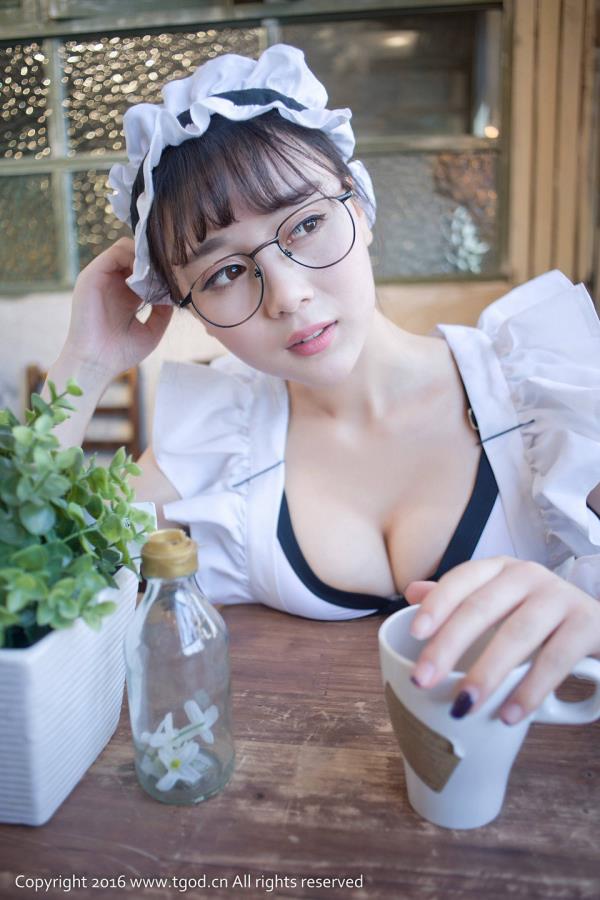 大胸女仆性感私房诱惑写真(2)(点击浏览下一张趣图)