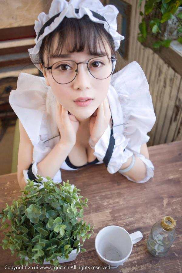 大胸女仆性感私房诱惑写真(4)(点击浏览下一张趣图)